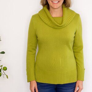 Green New York and Company Turtleneck sweater